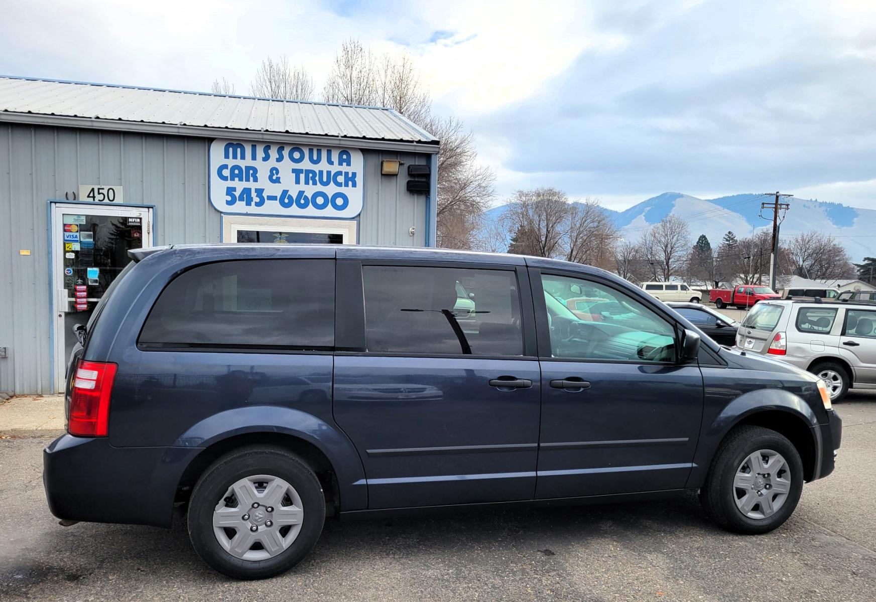 2008 Blue /Gray Dodge Caravan SE (2D8HN44H48R) with an 3.3L V6 engine, Automatic transmission, located at 450 N Russell, Missoula, MT, 59801, (406) 543-6600, 46.874496, -114.017433 - Great Running Mini Van. 3rd Row Seating. Air. Cruise. Tilt. AM FM CD Player. - Photo #0